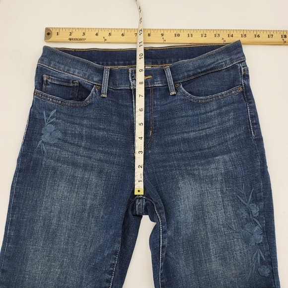 Levi's Dark Wash Embroidered Bermuda Denim Shorts Sz 29 - Picture 11 of 12